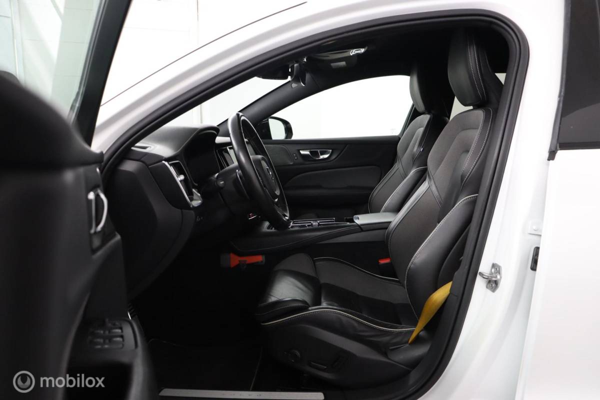 Volvo V60 Volvo V60 2.0 T8 Twin Engine AWD Polestar Engineered | 20″ Velgen | Adaptive Cruise | Pilot Assist | Camera | Harman Kardon | Stoel & Stuurwielverwarming