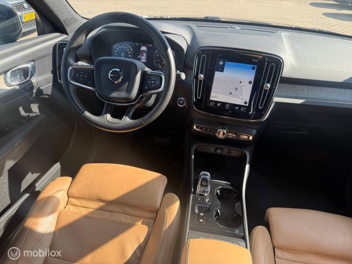 Volvo XC40 Volvo XC40 2.0 T4 Inscription | Panoramadak | Adaptive Cruise | BLISS | Elektrische Stoelen | Verwarmbare stoelen en Stuurwiel | Keyless | 360 Camera