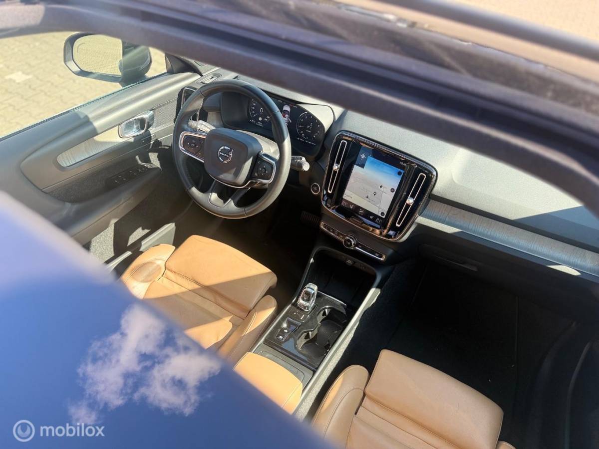 Volvo XC40 Volvo XC40 2.0 T4 Inscription | Panoramadak | Adaptive Cruise | BLISS | Elektrische Stoelen | Verwarmbare stoelen en Stuurwiel | Keyless | 360 Camera