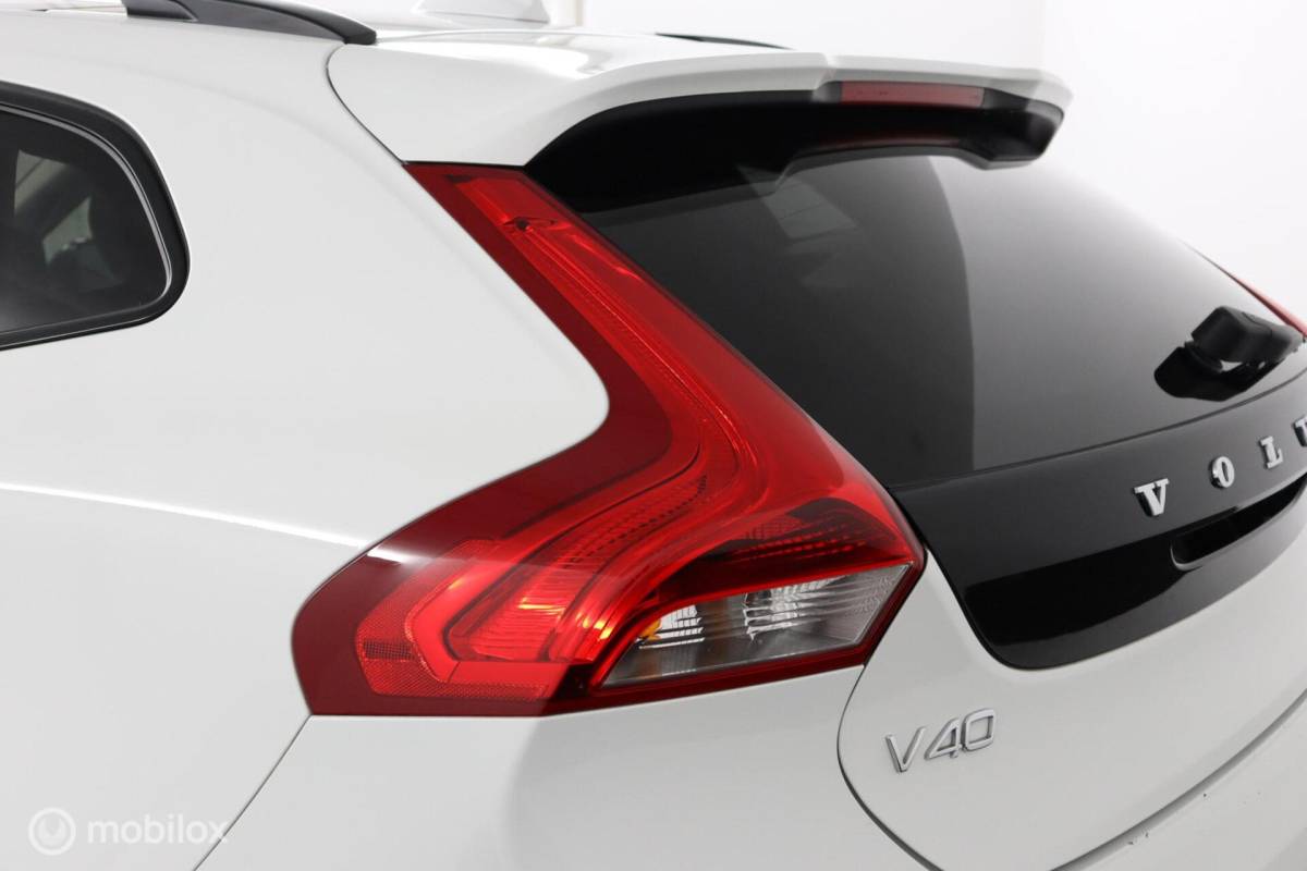 Volvo V40 Volvo V40 Cross Country 1.5 T3 Polar+ Luxury | Panoaramdak | Keyless | Verwarmbare voorstoelen | Lederen bekleding | Camera | DAB | PDC Voor en achter