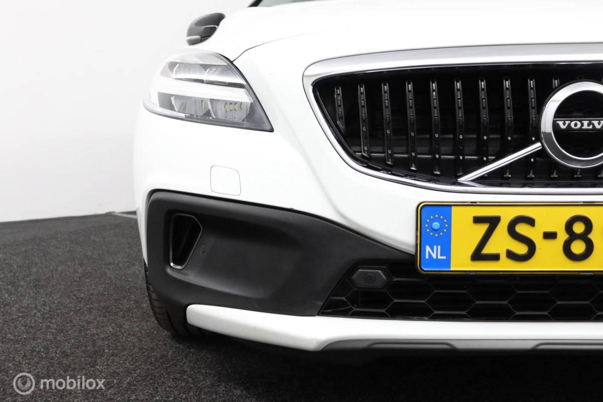 Volvo V40 Volvo V40 Cross Country 1.5 T3 Polar+ Luxury | Panoaramdak | Keyless | Verwarmbare voorstoelen | Lederen bekleding | Camera | DAB | PDC Voor en achter