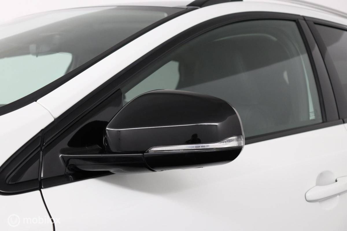 Volvo V40 Volvo V40 Cross Country 1.5 T3 Polar+ Luxury | Panoaramdak | Keyless | Verwarmbare voorstoelen | Lederen bekleding | Camera | DAB | PDC Voor en achter