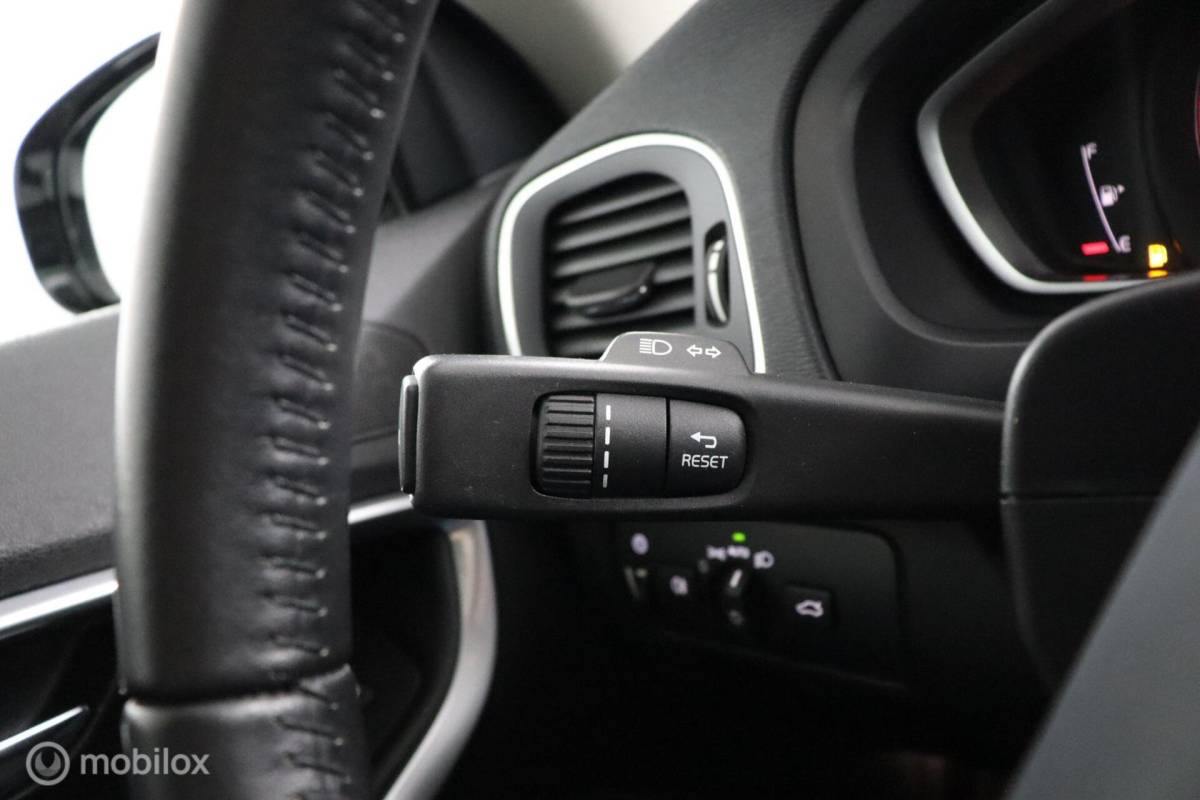 Volvo V40 Volvo V40 Cross Country 1.5 T3 Polar+ Luxury | Panoaramdak | Keyless | Verwarmbare voorstoelen | Lederen bekleding | Camera | DAB | PDC Voor en achter