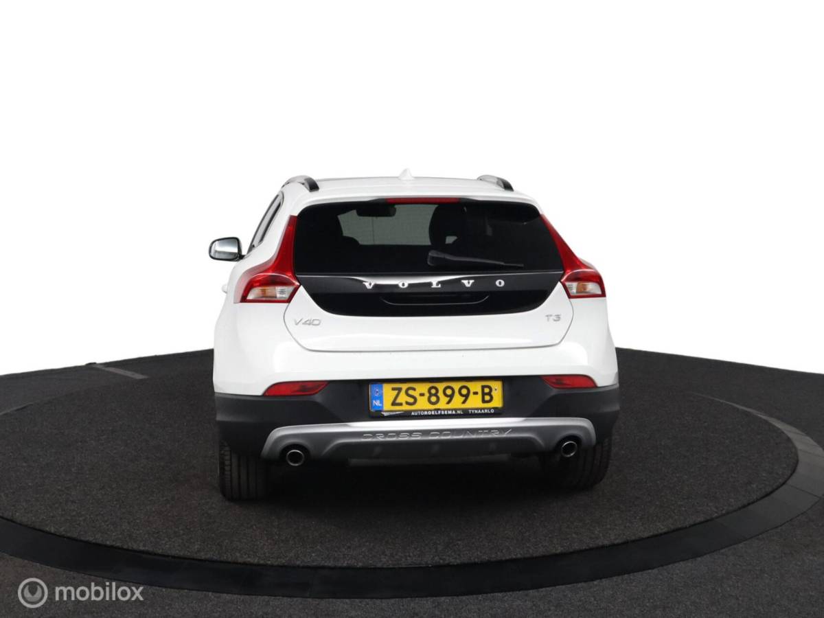 Volvo V40 Volvo V40 Cross Country 1.5 T3 Polar+ Luxury | Panoaramdak | Keyless | Verwarmbare voorstoelen | Lederen bekleding | Camera | DAB | PDC Voor en achter