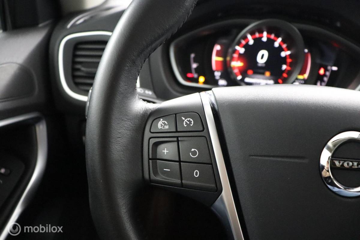 Volvo V40 Volvo V40 Cross Country 1.5 T3 Polar+ Luxury | Panoaramdak | Keyless | Verwarmbare voorstoelen | Lederen bekleding | Camera | DAB | PDC Voor en achter