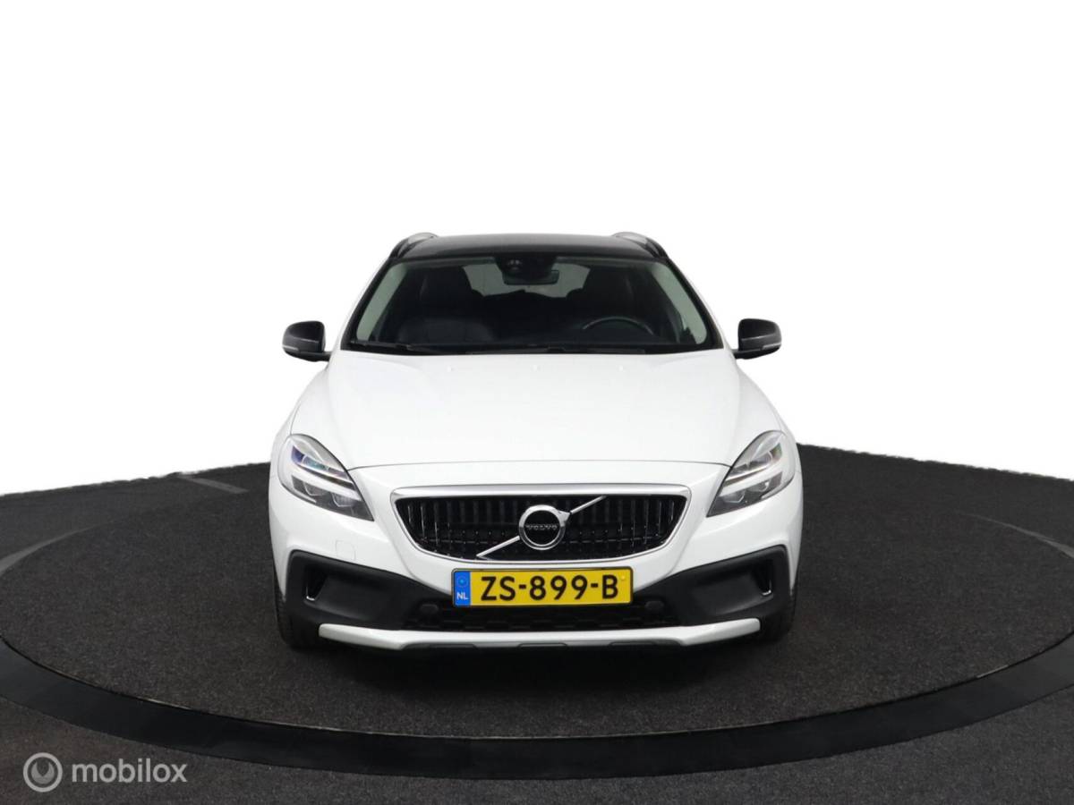 Volvo V40 Volvo V40 Cross Country 1.5 T3 Polar+ Luxury | Panoaramdak | Keyless | Verwarmbare voorstoelen | Lederen bekleding | Camera | DAB | PDC Voor en achter