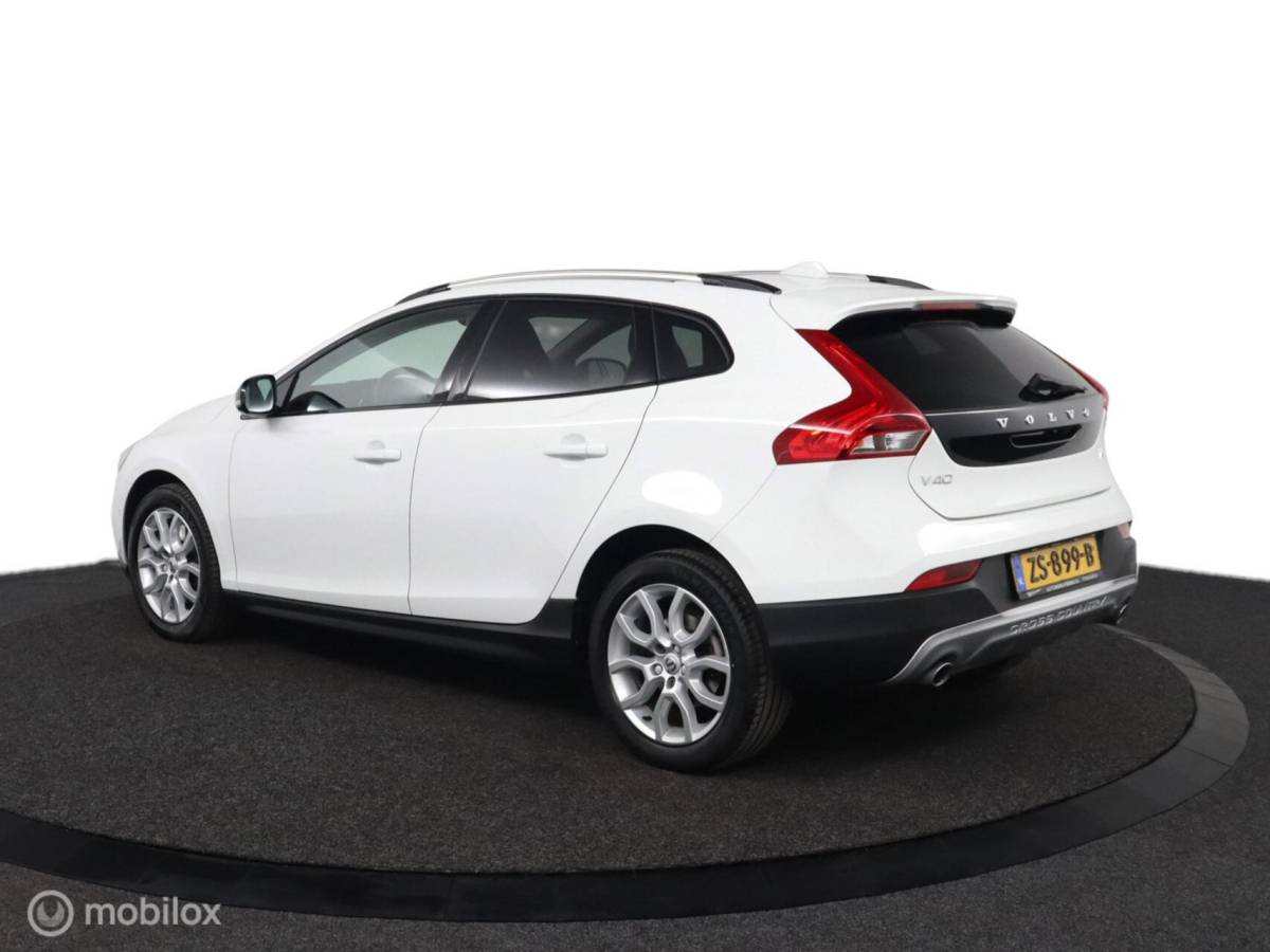 Volvo V40 Volvo V40 Cross Country 1.5 T3 Polar+ Luxury | Panoaramdak | Keyless | Verwarmbare voorstoelen | Lederen bekleding | Camera | DAB | PDC Voor en achter