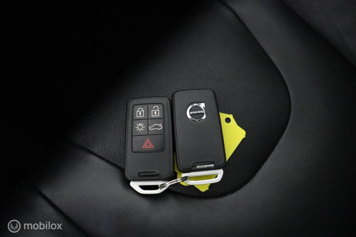 Volvo V40 Volvo V40 Cross Country 1.5 T3 Polar+ Luxury | Panoaramdak | Keyless | Verwarmbare voorstoelen | Lederen bekleding | Camera | DAB | PDC Voor en achter