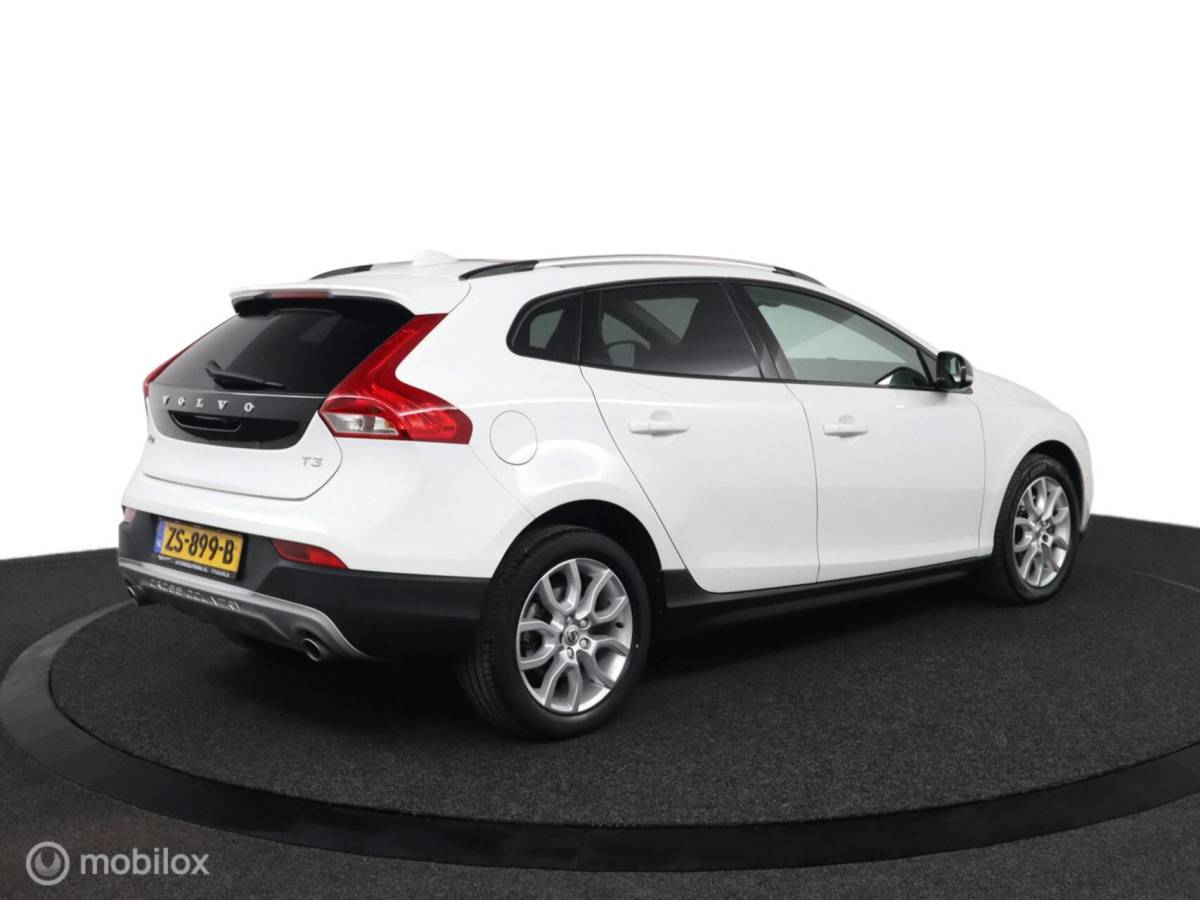 Volvo V40 Volvo V40 Cross Country 1.5 T3 Polar+ Luxury | Panoaramdak | Keyless | Verwarmbare voorstoelen | Lederen bekleding | Camera | DAB | PDC Voor en achter
