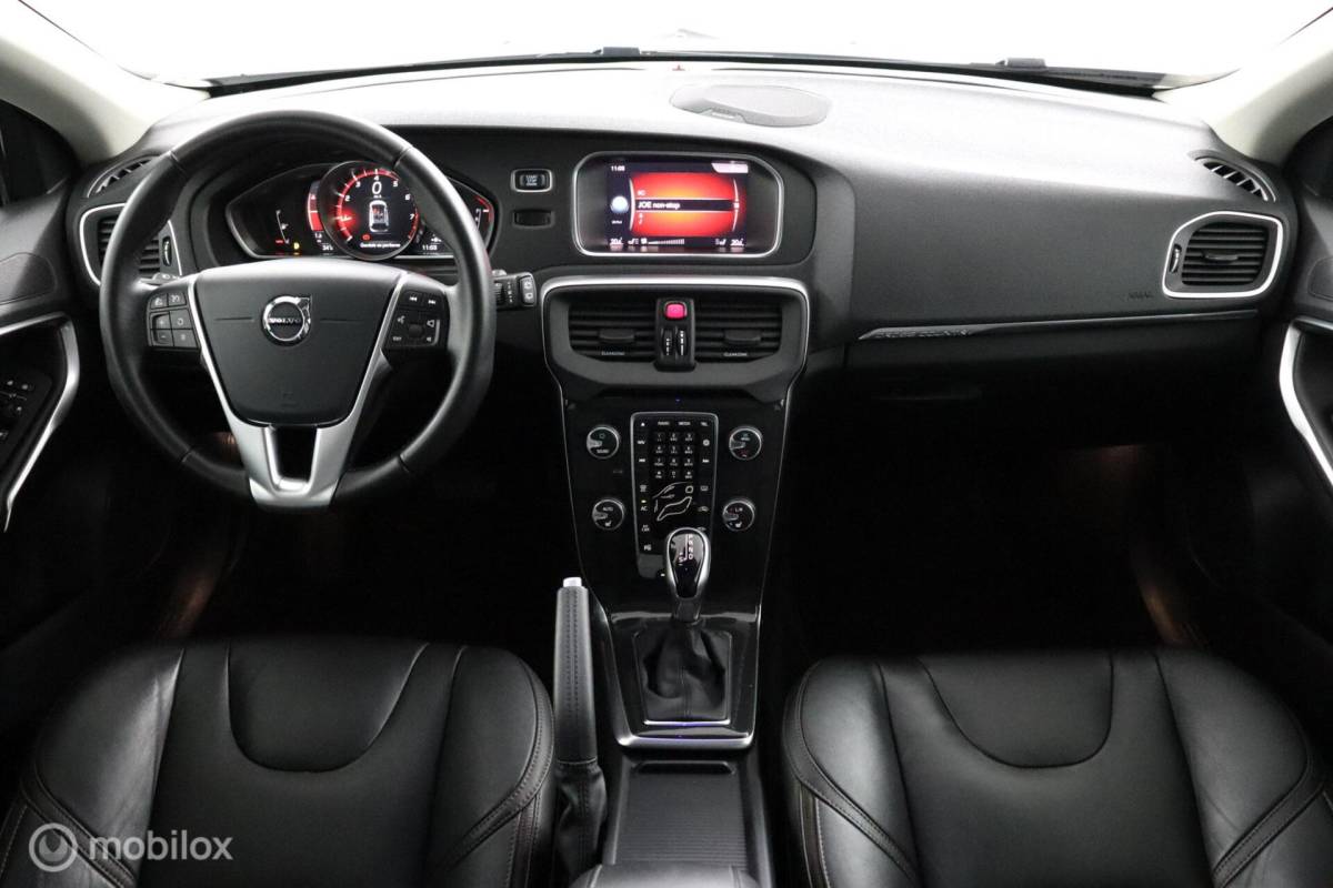 Volvo V40 Volvo V40 Cross Country 1.5 T3 Polar+ Luxury | Panoaramdak | Keyless | Verwarmbare voorstoelen | Lederen bekleding | Camera | DAB | PDC Voor en achter