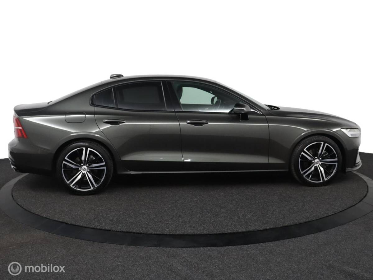 Volvo S60 Volvo S60 2.0 B4 R-Design | 19″ Velgen | Verwarmbaar stuurwiel en voorstoelen | Camera | Elektrische bestuurdersstoel