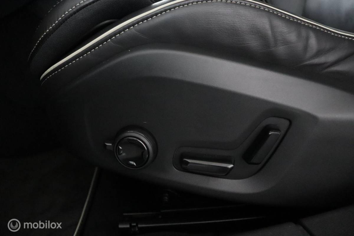 Volvo S60 Volvo S60 2.0 B4 R-Design | 19″ Velgen | Verwarmbaar stuurwiel en voorstoelen | Camera | Elektrische bestuurdersstoel