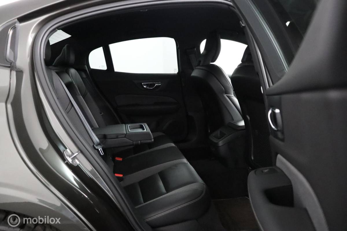 Volvo S60 Volvo S60 2.0 B4 R-Design | 19″ Velgen | Verwarmbaar stuurwiel en voorstoelen | Camera | Elektrische bestuurdersstoel