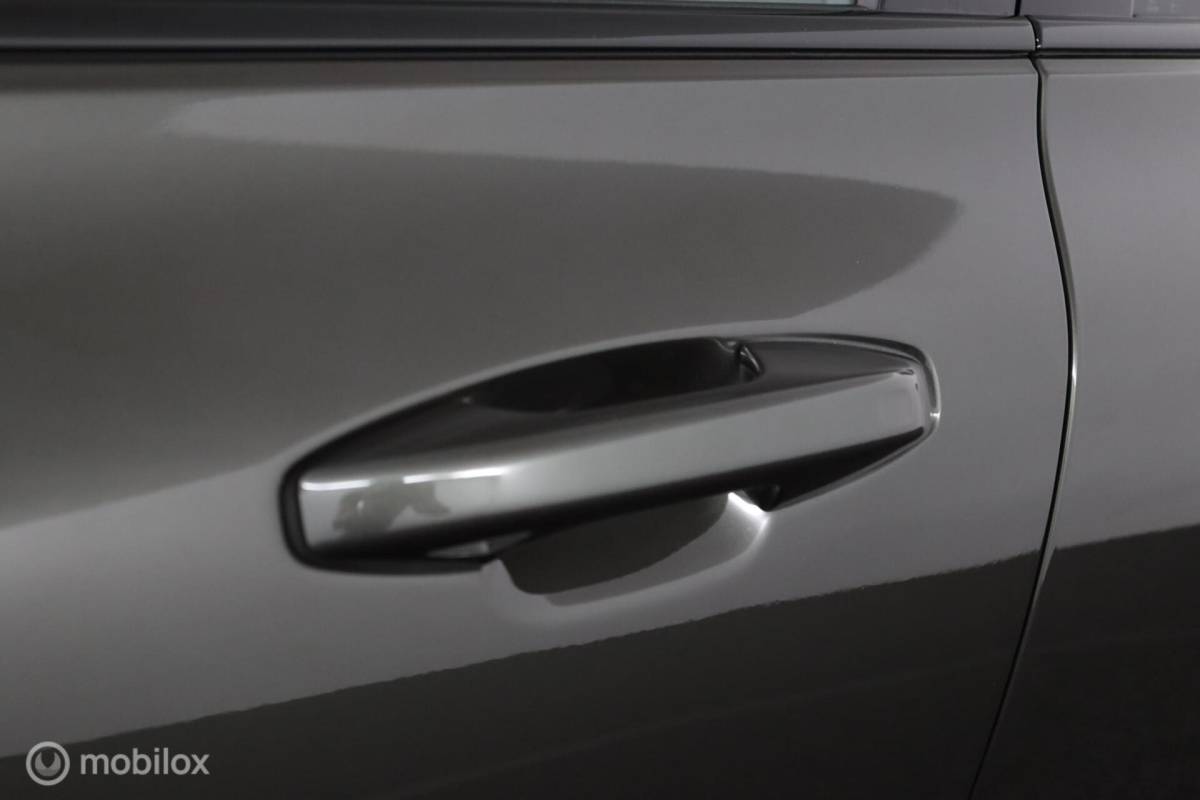 Volvo S60 Volvo S60 2.0 B4 R-Design | 19″ Velgen | Verwarmbaar stuurwiel en voorstoelen | Camera | Elektrische bestuurdersstoel