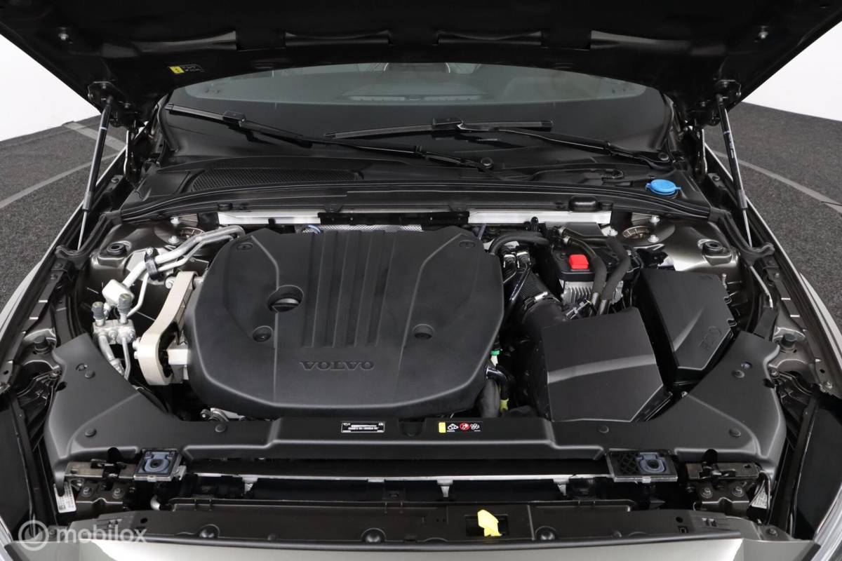 Volvo S60 Volvo S60 2.0 B4 R-Design | 19″ Velgen | Verwarmbaar stuurwiel en voorstoelen | Camera | Elektrische bestuurdersstoel