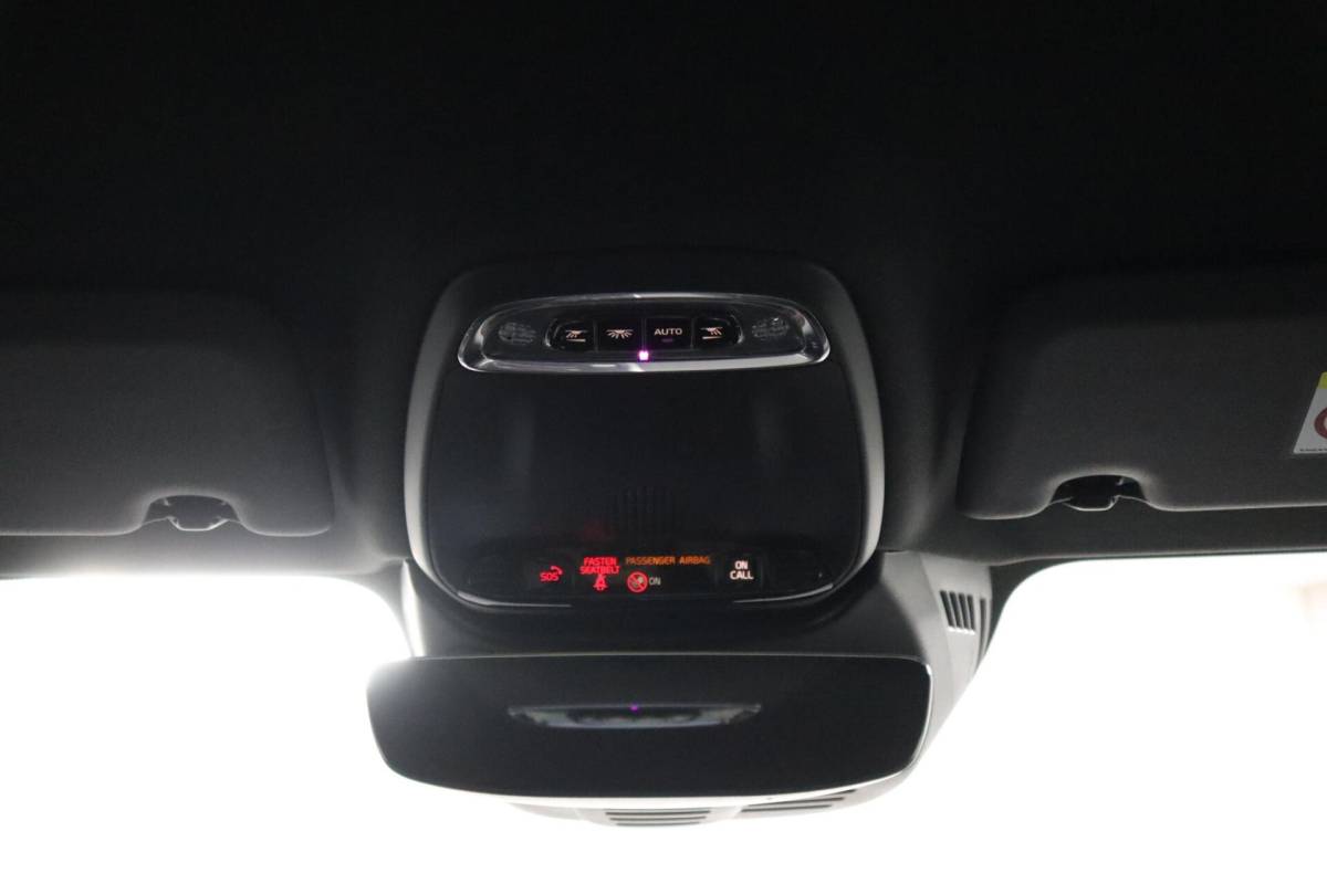 Volvo S60 Volvo S60 2.0 B4 R-Design | 19″ Velgen | Verwarmbaar stuurwiel en voorstoelen | Camera | Elektrische bestuurdersstoel
