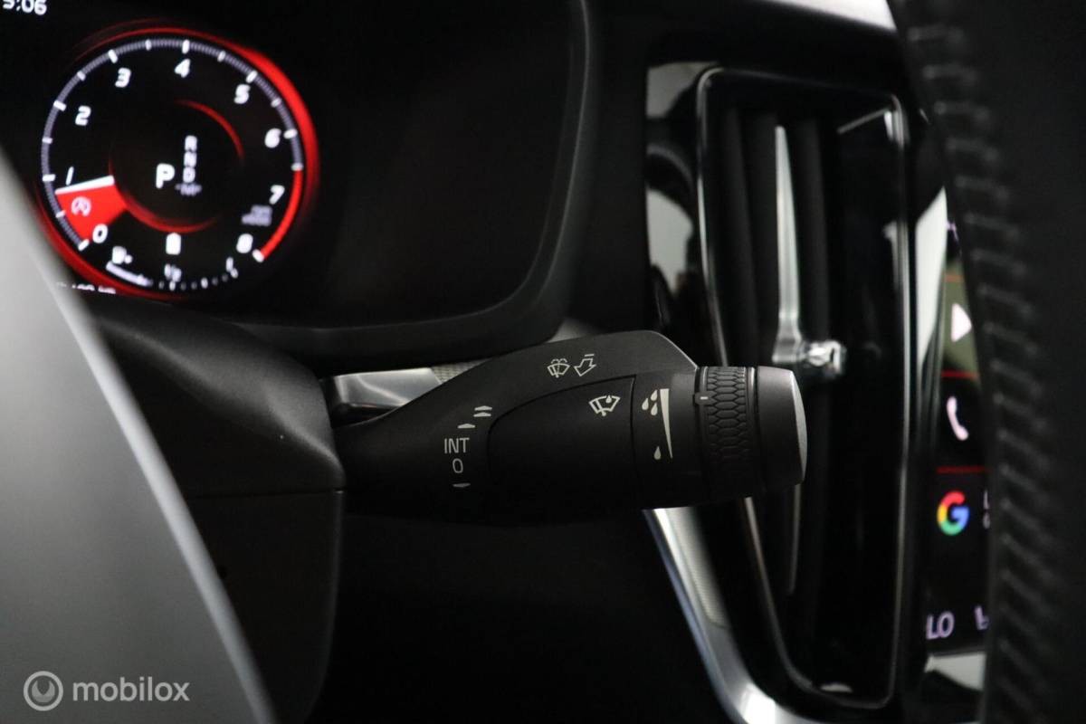 Volvo S60 Volvo S60 2.0 B4 R-Design | 19″ Velgen | Verwarmbaar stuurwiel en voorstoelen | Camera | Elektrische bestuurdersstoel