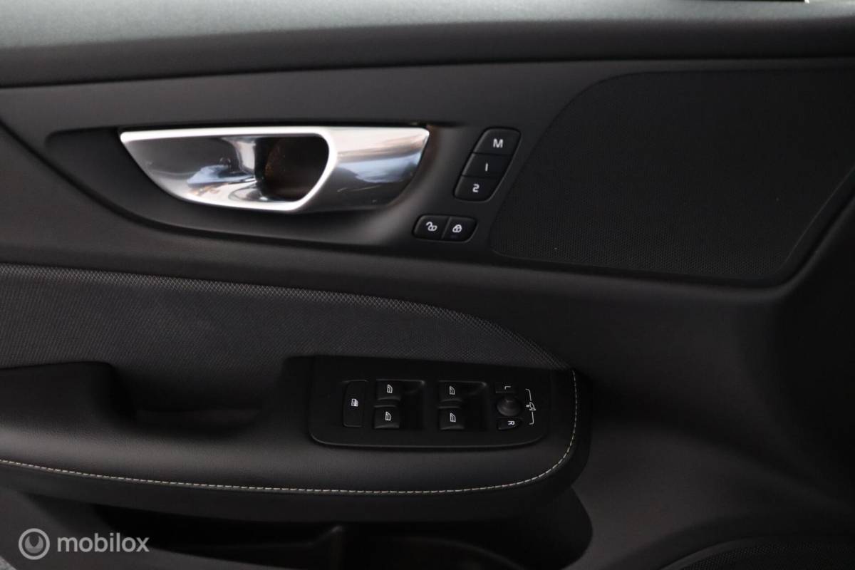Volvo S60 Volvo S60 2.0 B4 R-Design | 19″ Velgen | Verwarmbaar stuurwiel en voorstoelen | Camera | Elektrische bestuurdersstoel