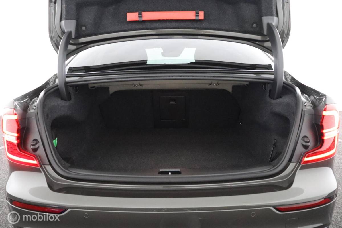 Volvo S60 Volvo S60 2.0 B4 R-Design | 19″ Velgen | Verwarmbaar stuurwiel en voorstoelen | Camera | Elektrische bestuurdersstoel