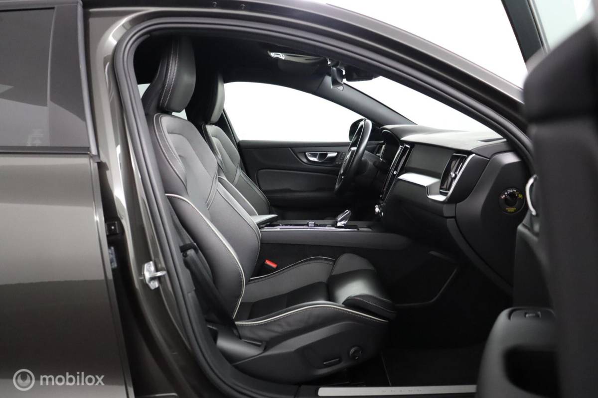 Volvo S60 Volvo S60 2.0 B4 R-Design | 19″ Velgen | Verwarmbaar stuurwiel en voorstoelen | Camera | Elektrische bestuurdersstoel