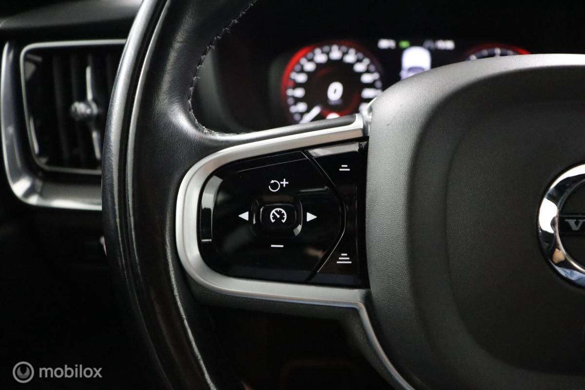 Volvo S60 Volvo S60 2.0 B4 R-Design | 19″ Velgen | Verwarmbaar stuurwiel en voorstoelen | Camera | Elektrische bestuurdersstoel
