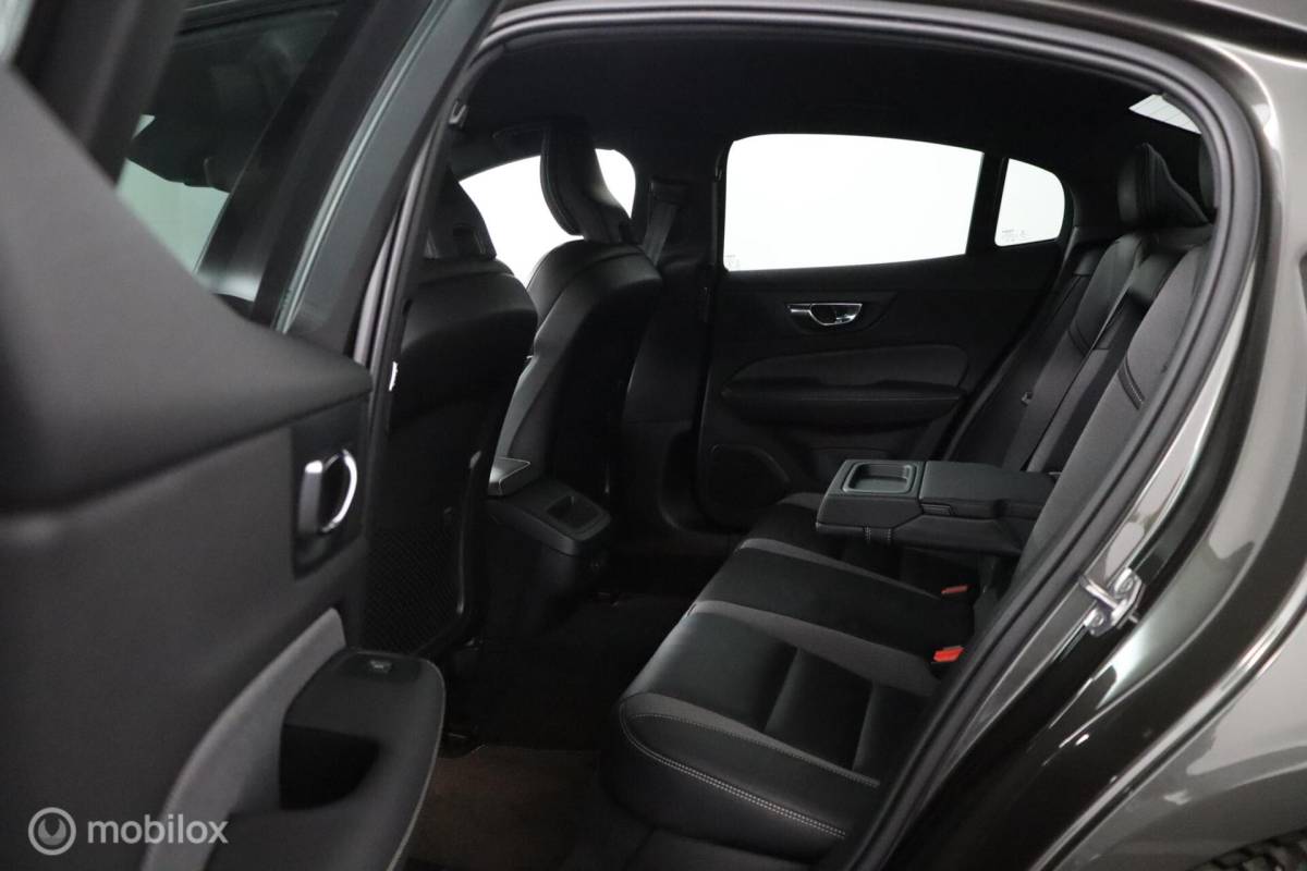 Volvo S60 Volvo S60 2.0 B4 R-Design | 19″ Velgen | Verwarmbaar stuurwiel en voorstoelen | Camera | Elektrische bestuurdersstoel