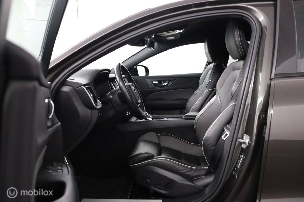 Volvo S60 Volvo S60 2.0 B4 R-Design | 19″ Velgen | Verwarmbaar stuurwiel en voorstoelen | Camera | Elektrische bestuurdersstoel