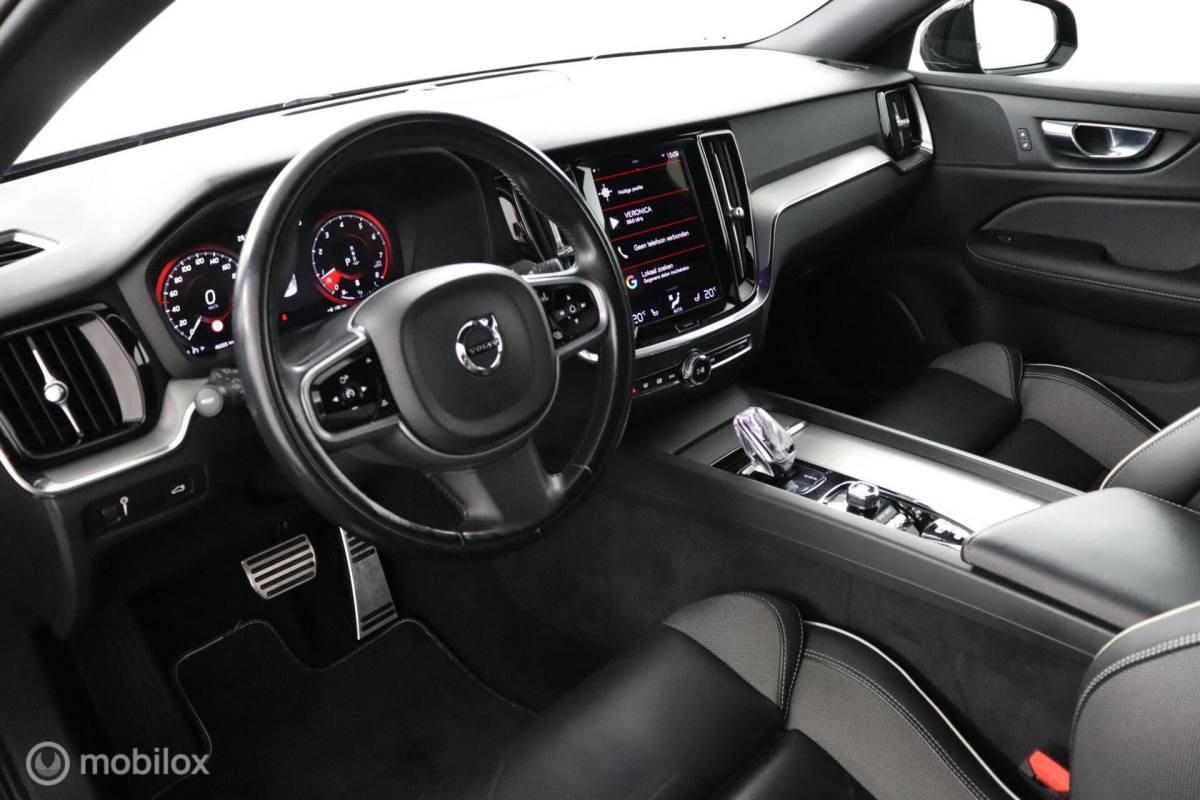 Volvo S60 Volvo S60 2.0 B4 R-Design | 19″ Velgen | Verwarmbaar stuurwiel en voorstoelen | Camera | Elektrische bestuurdersstoel