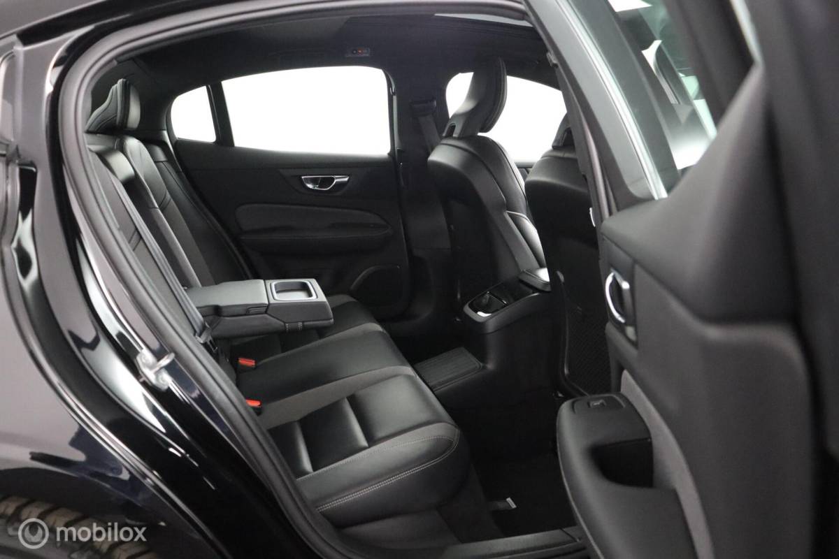 Volvo S60 Volvo S60 2.0 Recharge T6 AWD R-Design | Panoramadak | 360 Camera | BLISS | Adaptive Cruise| SOH 100% | Verwarmbaar stuurwiel & Voorstoelen | 19″ Velgen