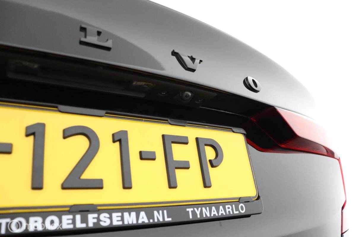 Volvo S60 Volvo S60 2.0 Recharge T6 AWD R-Design | Panoramadak | 360 Camera | BLISS | Adaptive Cruise| SOH 100% | Verwarmbaar stuurwiel & Voorstoelen | 19″ Velgen