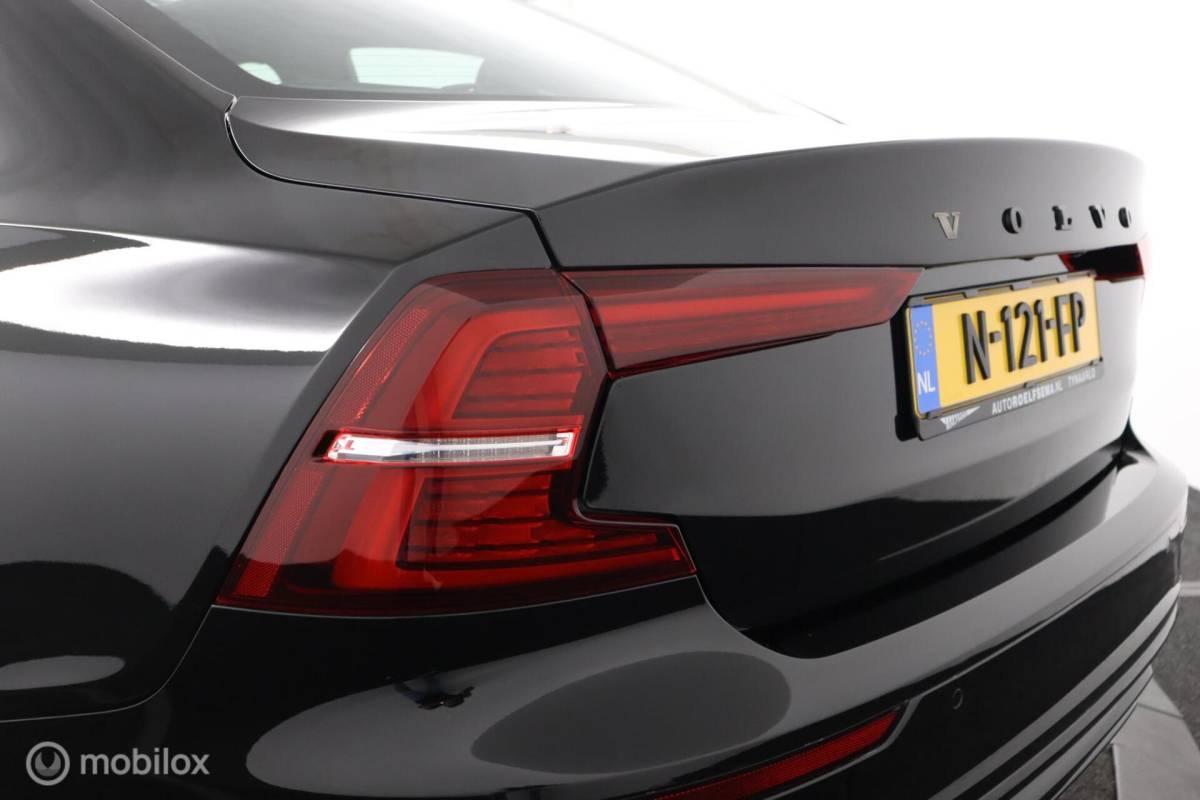 Volvo S60 Volvo S60 2.0 Recharge T6 AWD R-Design | Panoramadak | 360 Camera | BLISS | Adaptive Cruise| SOH 100% | Verwarmbaar stuurwiel & Voorstoelen | 19″ Velgen