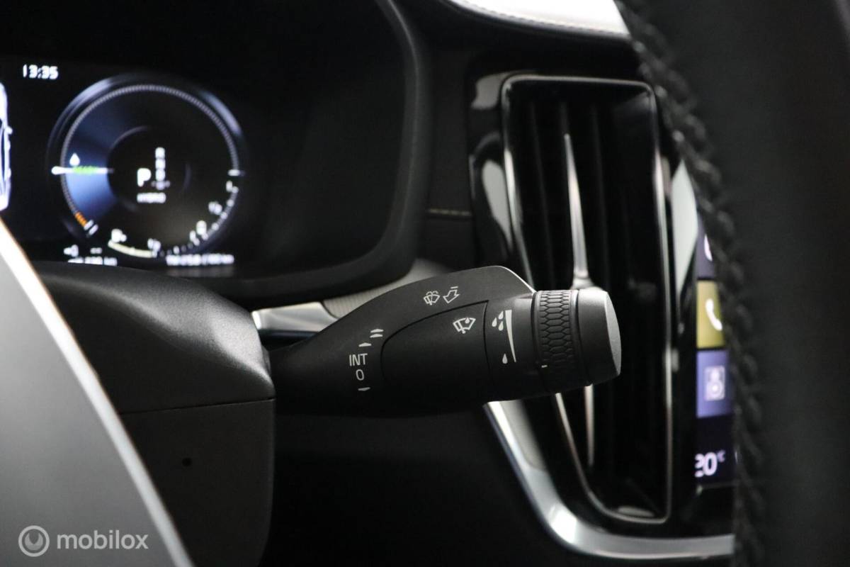 Volvo S60 Volvo S60 2.0 Recharge T6 AWD R-Design | Panoramadak | 360 Camera | BLISS | Adaptive Cruise| SOH 100% | Verwarmbaar stuurwiel & Voorstoelen | 19″ Velgen