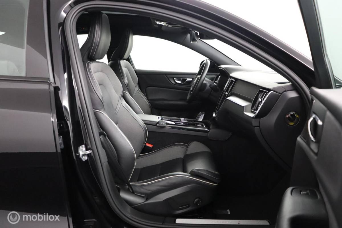 Volvo S60 Volvo S60 2.0 Recharge T6 AWD R-Design | Panoramadak | 360 Camera | BLISS | Adaptive Cruise| SOH 100% | Verwarmbaar stuurwiel & Voorstoelen | 19″ Velgen