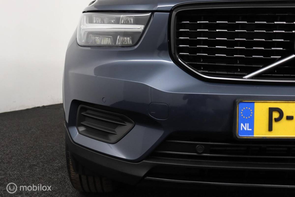 Volvo XC40 Volvo XC40 1.5 T2 R-Design | Adaptive Cruise | Camera | Harman Kardon | Verwarmbaar stuurwiel & Voorstoelen | Privacy Glass