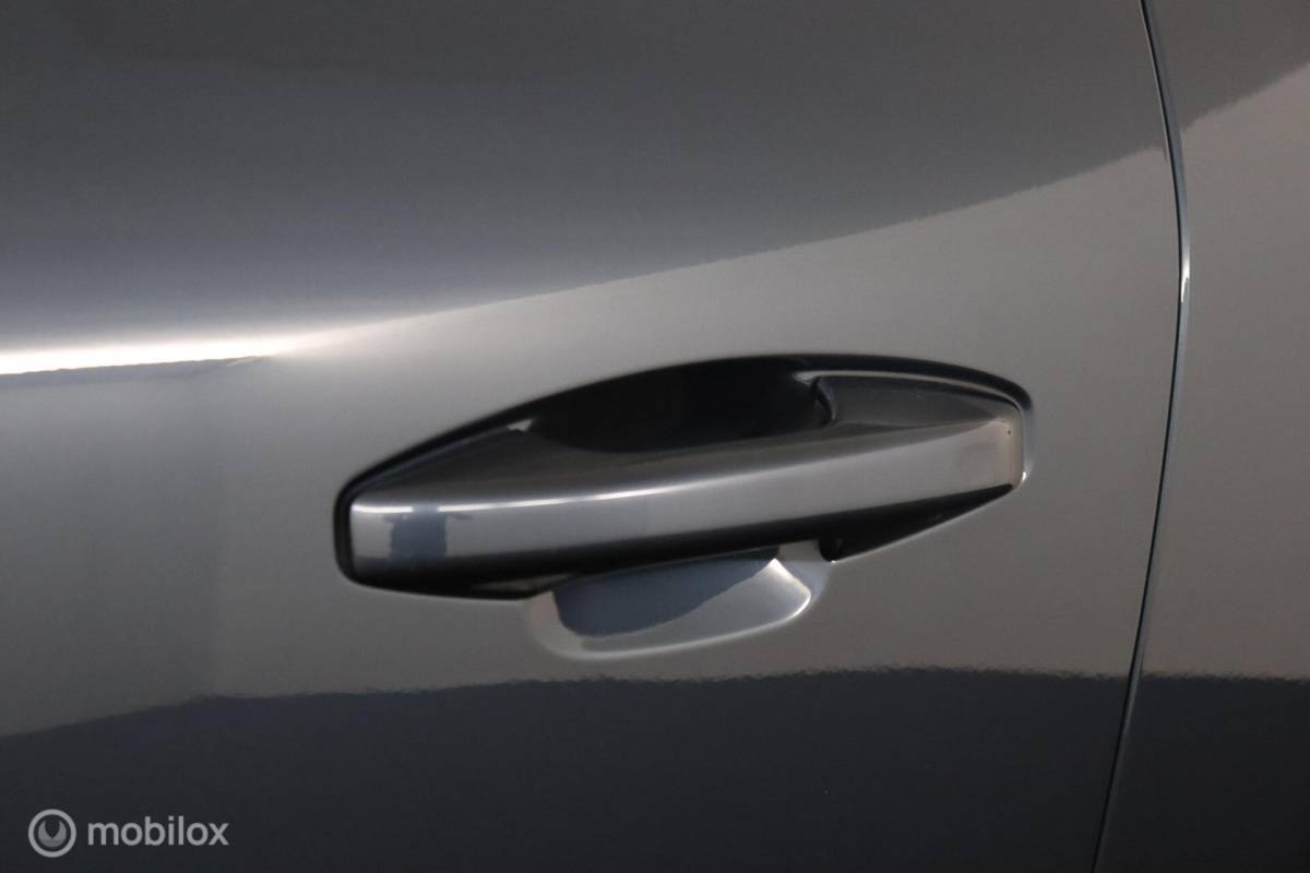 Volvo XC40 Volvo XC40 1.5 T2 R-Design | Adaptive Cruise | Camera | Harman Kardon | Verwarmbaar stuurwiel & Voorstoelen | Privacy Glass