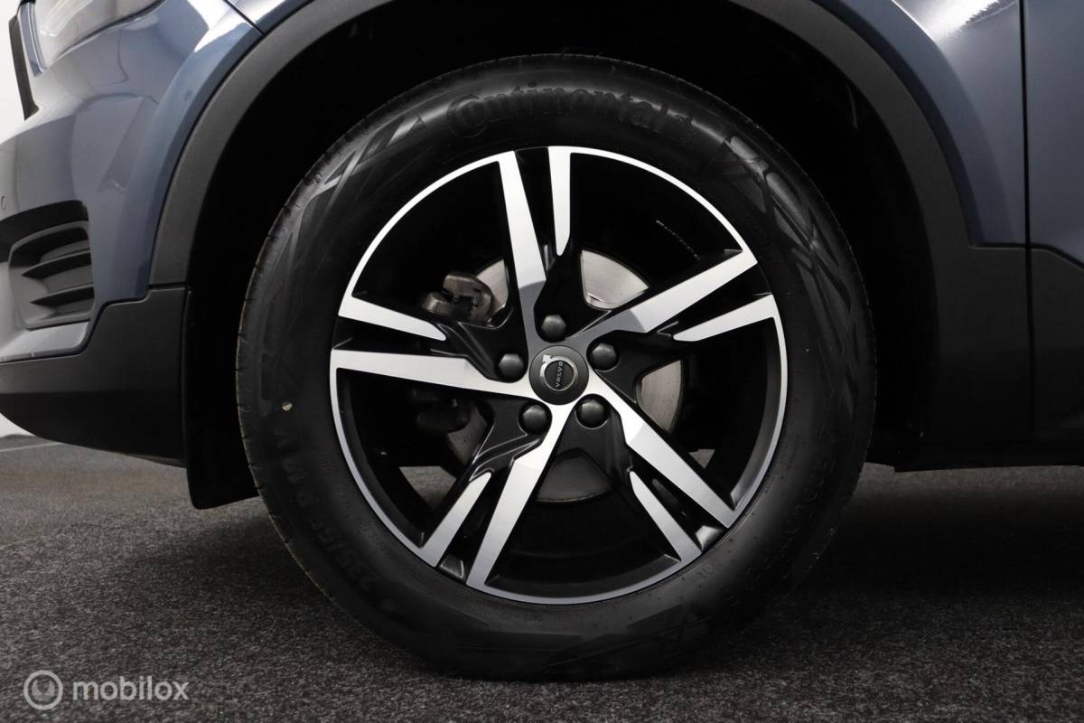 Volvo XC40 Volvo XC40 1.5 T2 R-Design | Adaptive Cruise | Camera | Harman Kardon | Verwarmbaar stuurwiel & Voorstoelen | Privacy Glass