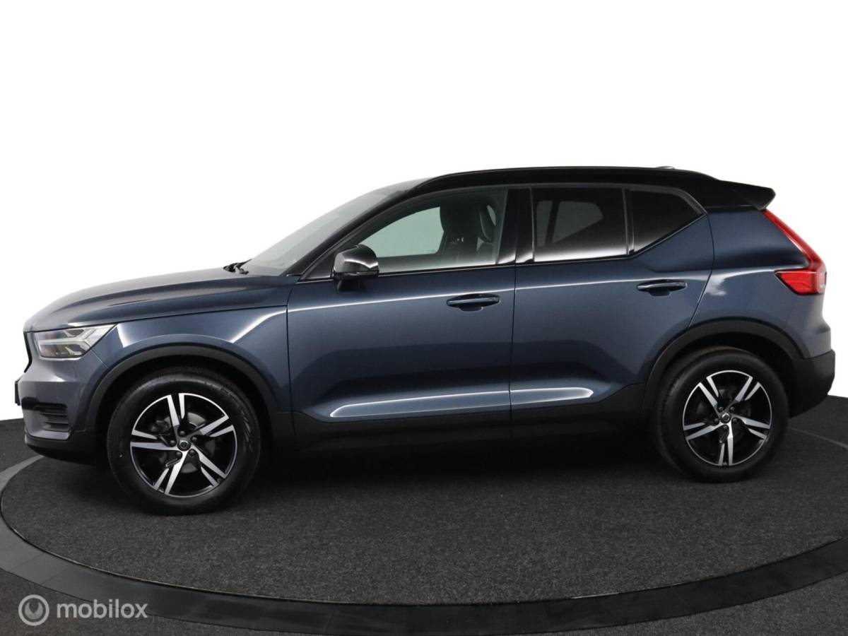 Volvo XC40 Volvo XC40 1.5 T2 R-Design | Adaptive Cruise | Camera | Harman Kardon | Verwarmbaar stuurwiel & Voorstoelen | Privacy Glass