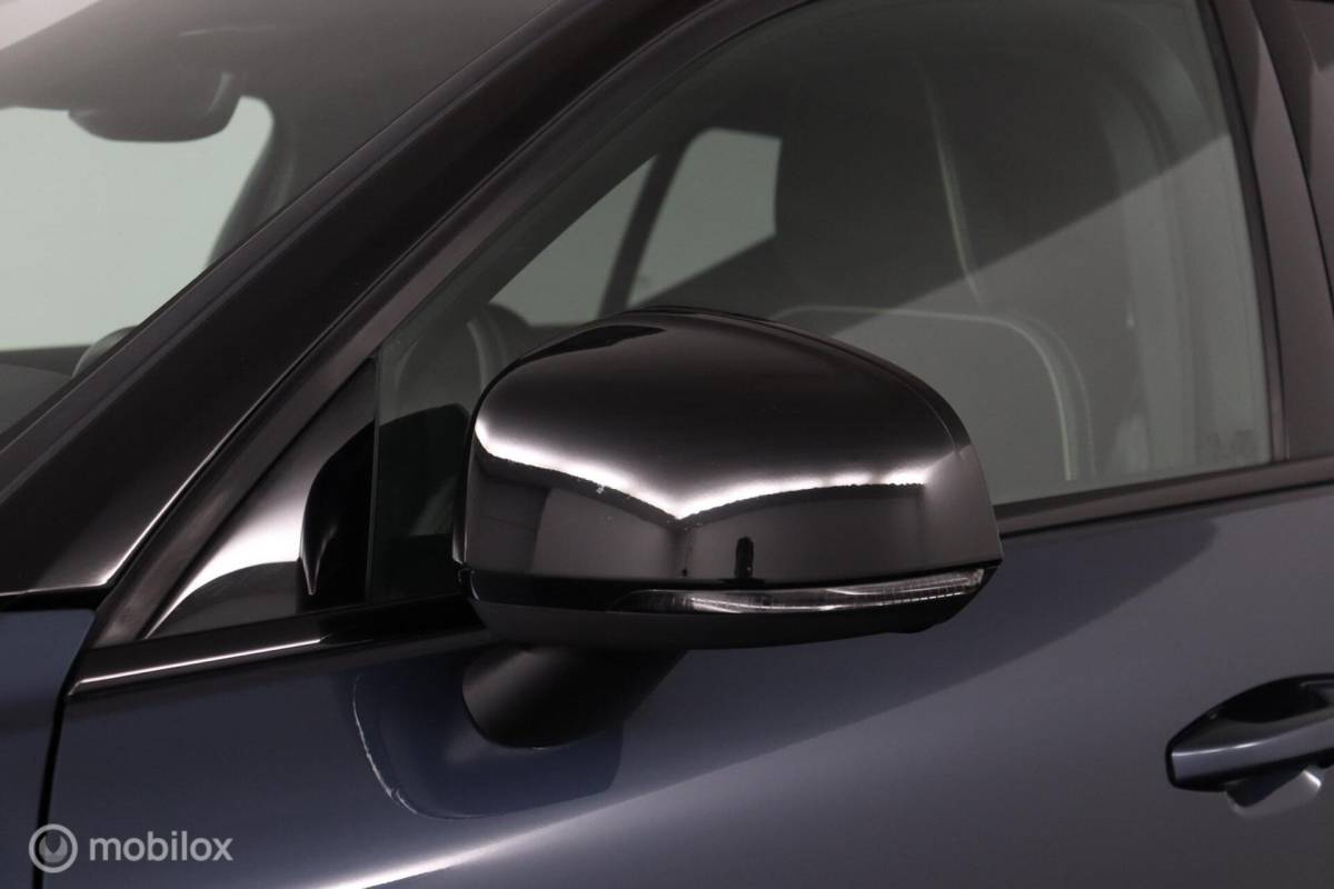 Volvo XC40 Volvo XC40 1.5 T2 R-Design | Adaptive Cruise | Camera | Harman Kardon | Verwarmbaar stuurwiel & Voorstoelen | Privacy Glass