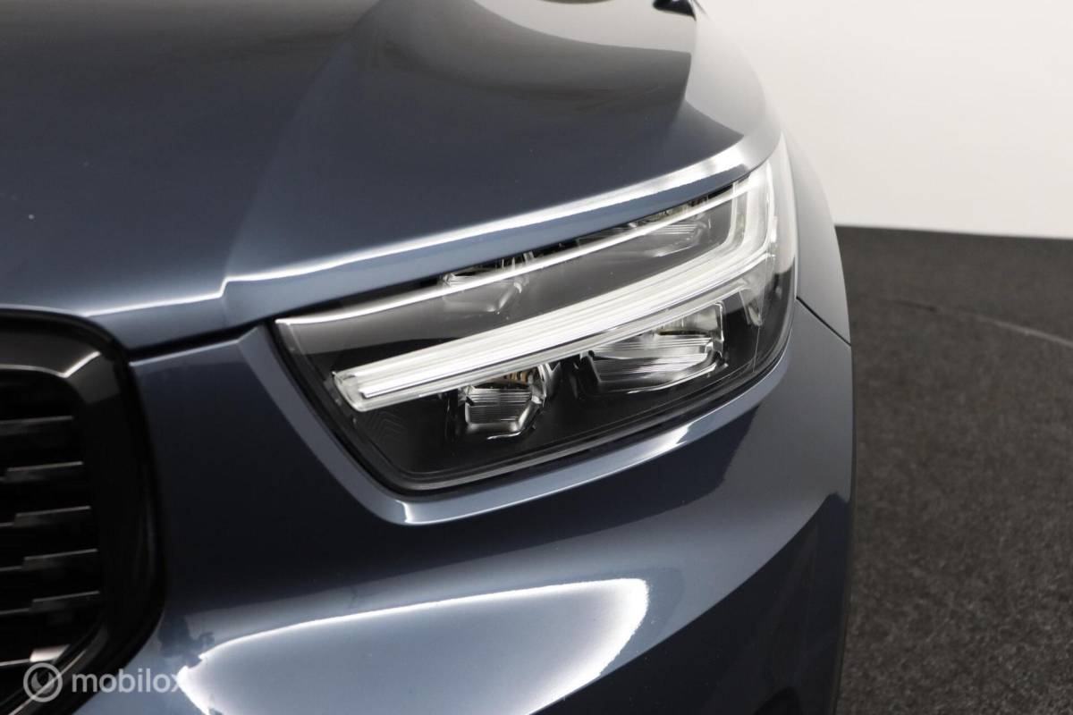 Volvo XC40 Volvo XC40 1.5 T2 R-Design | Adaptive Cruise | Camera | Harman Kardon | Verwarmbaar stuurwiel & Voorstoelen | Privacy Glass