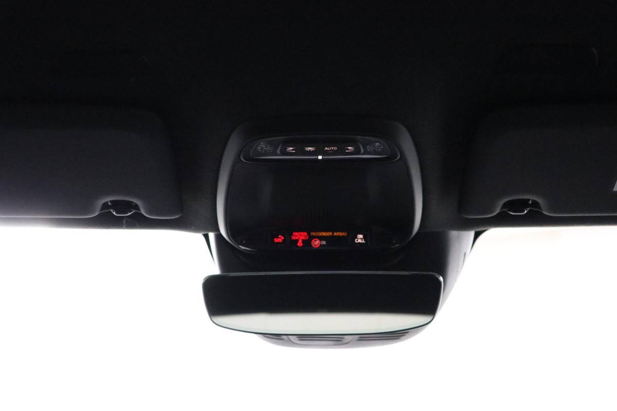 Volvo XC40 Volvo XC40 1.5 T2 R-Design | Adaptive Cruise | Camera | Harman Kardon | Verwarmbaar stuurwiel & Voorstoelen | Privacy Glass
