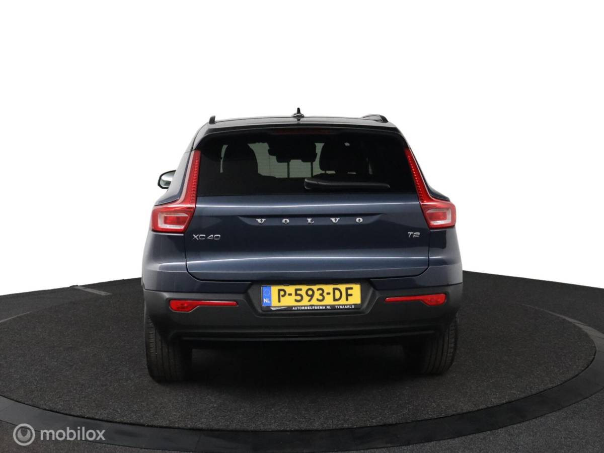 Volvo XC40 Volvo XC40 1.5 T2 R-Design | Adaptive Cruise | Camera | Harman Kardon | Verwarmbaar stuurwiel & Voorstoelen | Privacy Glass