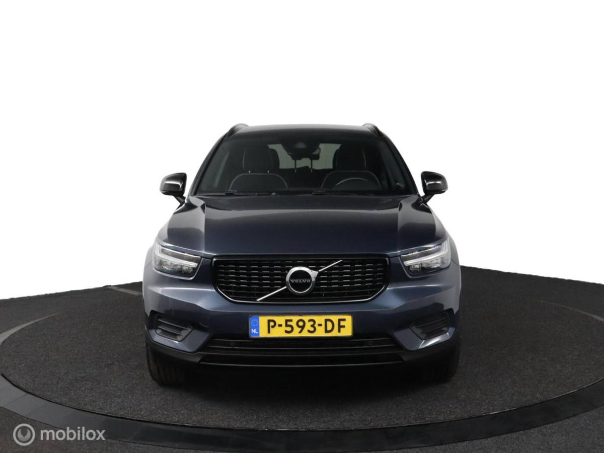 Volvo XC40 Volvo XC40 1.5 T2 R-Design | Adaptive Cruise | Camera | Harman Kardon | Verwarmbaar stuurwiel & Voorstoelen | Privacy Glass