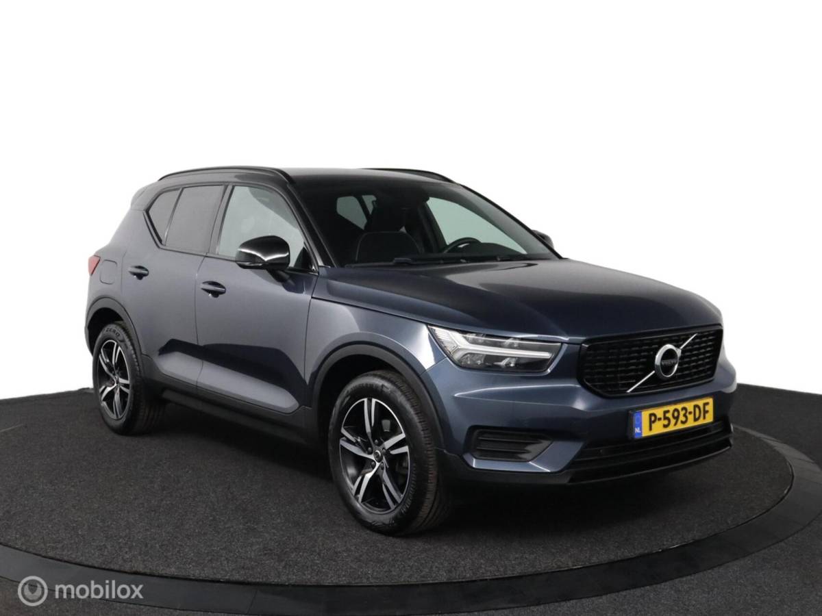 Volvo XC40 Volvo XC40 1.5 T2 R-Design | Adaptive Cruise | Camera | Harman Kardon | Verwarmbaar stuurwiel & Voorstoelen | Privacy Glass