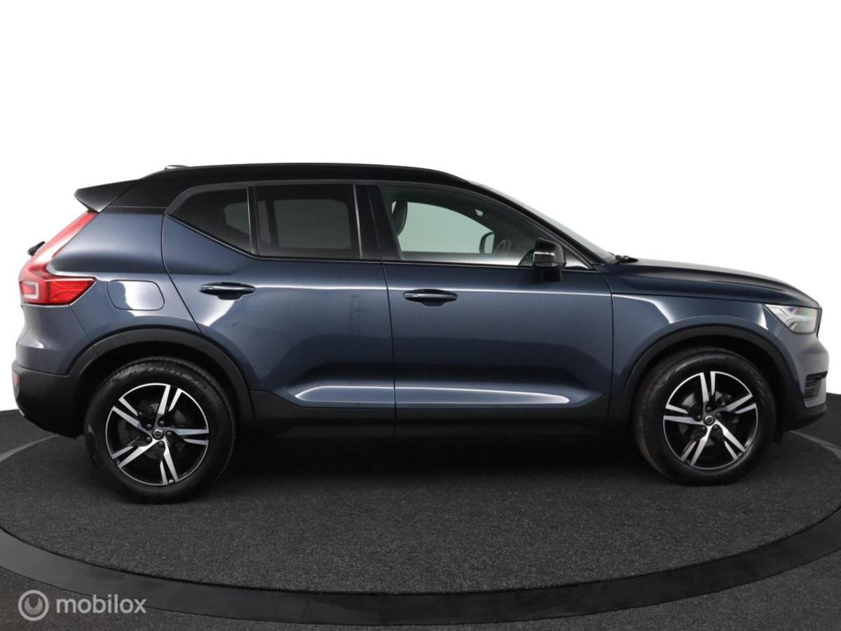 Volvo XC40 Volvo XC40 1.5 T2 R-Design | Adaptive Cruise | Camera | Harman Kardon | Verwarmbaar stuurwiel & Voorstoelen | Privacy Glass