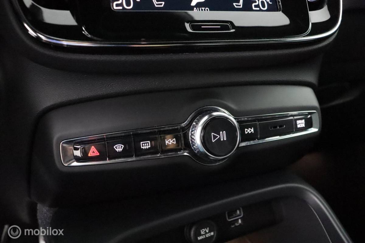 Volvo XC40 Volvo XC40 1.5 T2 R-Design | Adaptive Cruise | Camera | Harman Kardon | Verwarmbaar stuurwiel & Voorstoelen | Privacy Glass