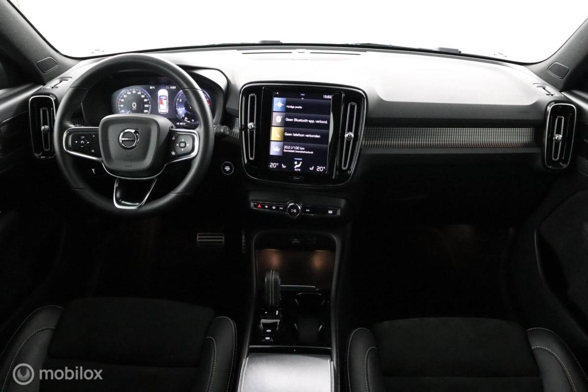 Volvo XC40 Volvo XC40 1.5 T2 R-Design | Adaptive Cruise | Camera | Harman Kardon | Verwarmbaar stuurwiel & Voorstoelen | Privacy Glass