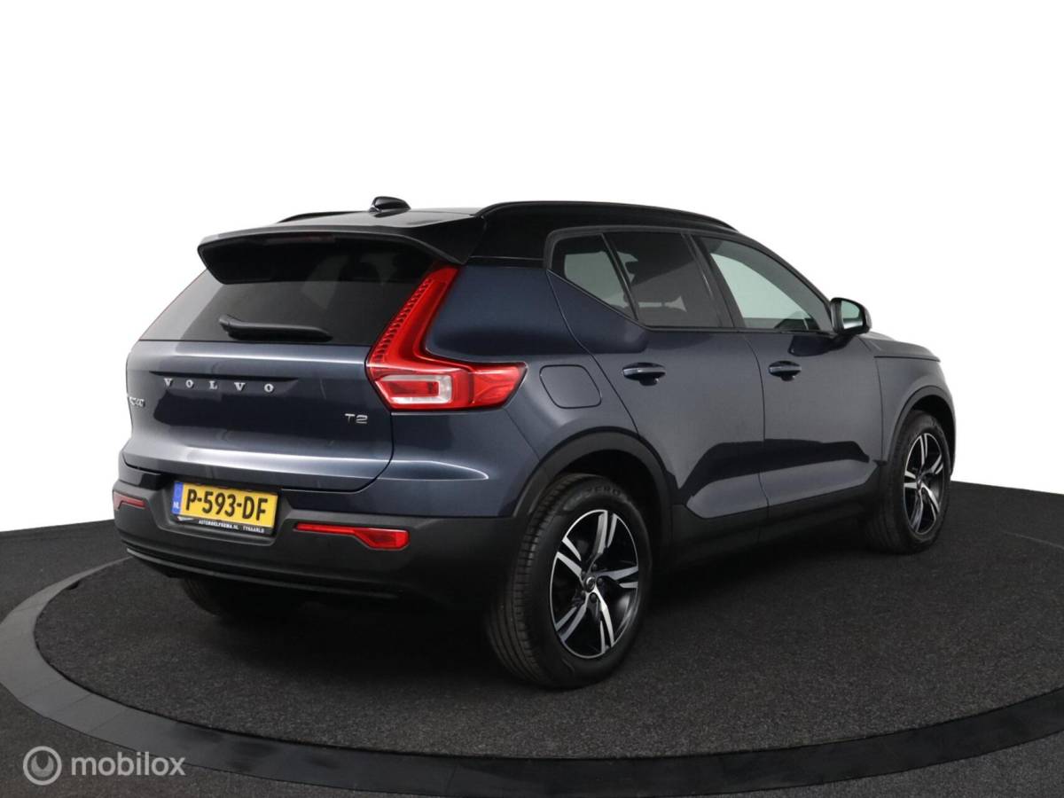 Volvo XC40 Volvo XC40 1.5 T2 R-Design | Adaptive Cruise | Camera | Harman Kardon | Verwarmbaar stuurwiel & Voorstoelen | Privacy Glass