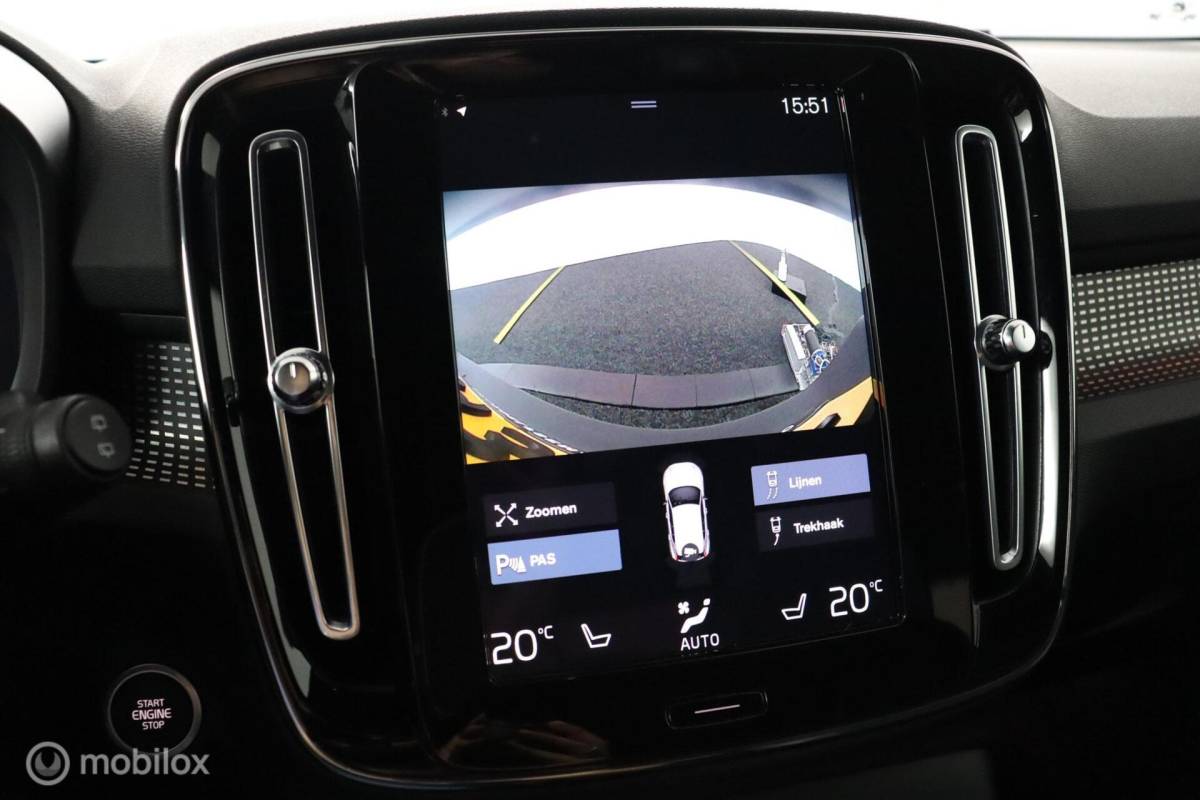 Volvo XC40 Volvo XC40 1.5 T2 R-Design | Adaptive Cruise | Camera | Harman Kardon | Verwarmbaar stuurwiel & Voorstoelen | Privacy Glass