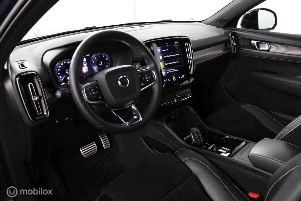Volvo XC40 Volvo XC40 1.5 T2 R-Design | Adaptive Cruise | Camera | Harman Kardon | Verwarmbaar stuurwiel & Voorstoelen | Privacy Glass