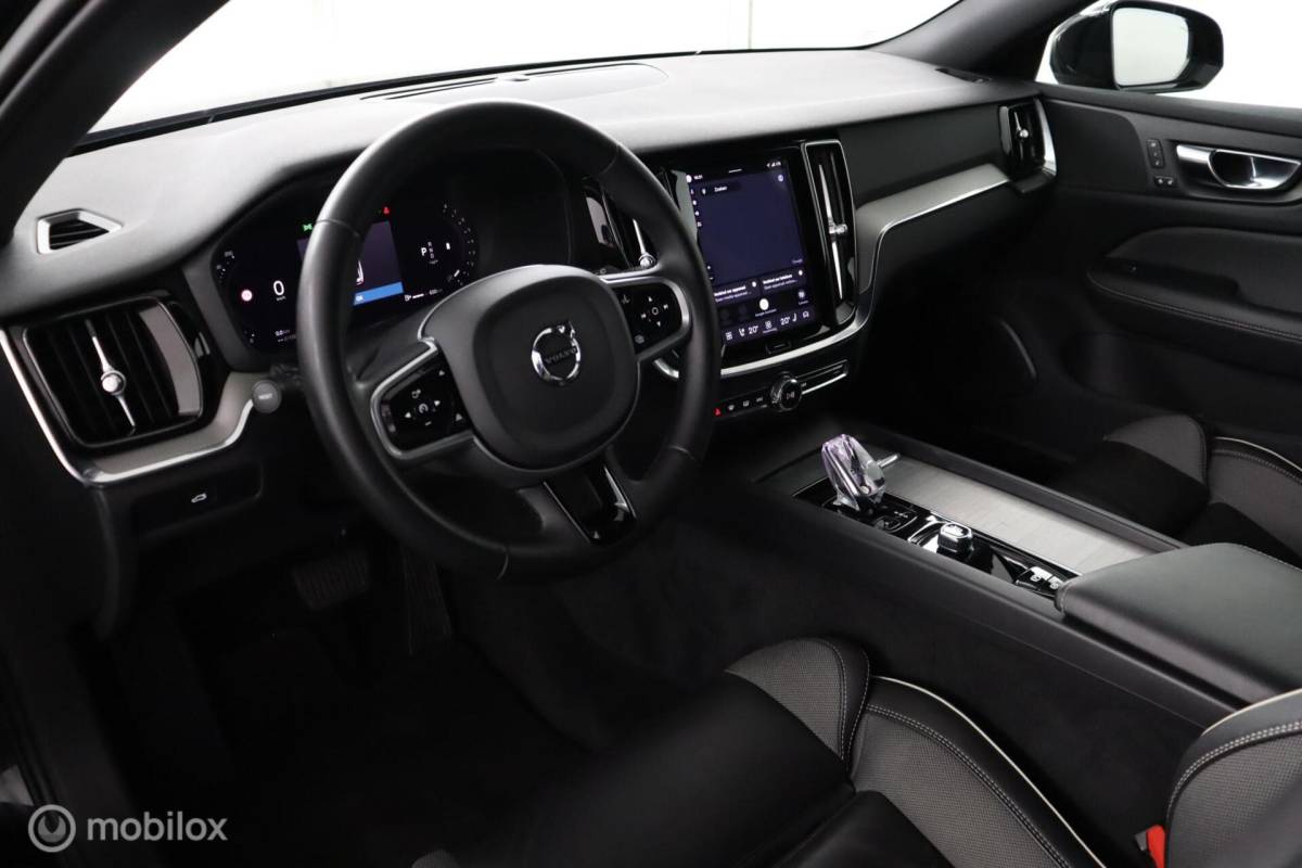Volvo V60 Volvo V60 2.0 B4 Plus Dark | Adaptive Cruise | BLISS | 360 Camera | Verwarmbare voorstoelen stuurwiel & Voorruit | Privacy Glass | Contour stoelen